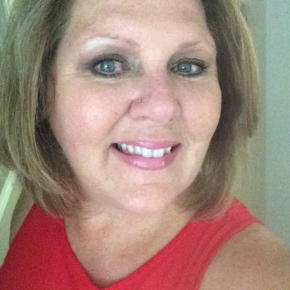 Meet your Posher, Pam - Picture 1 of 1